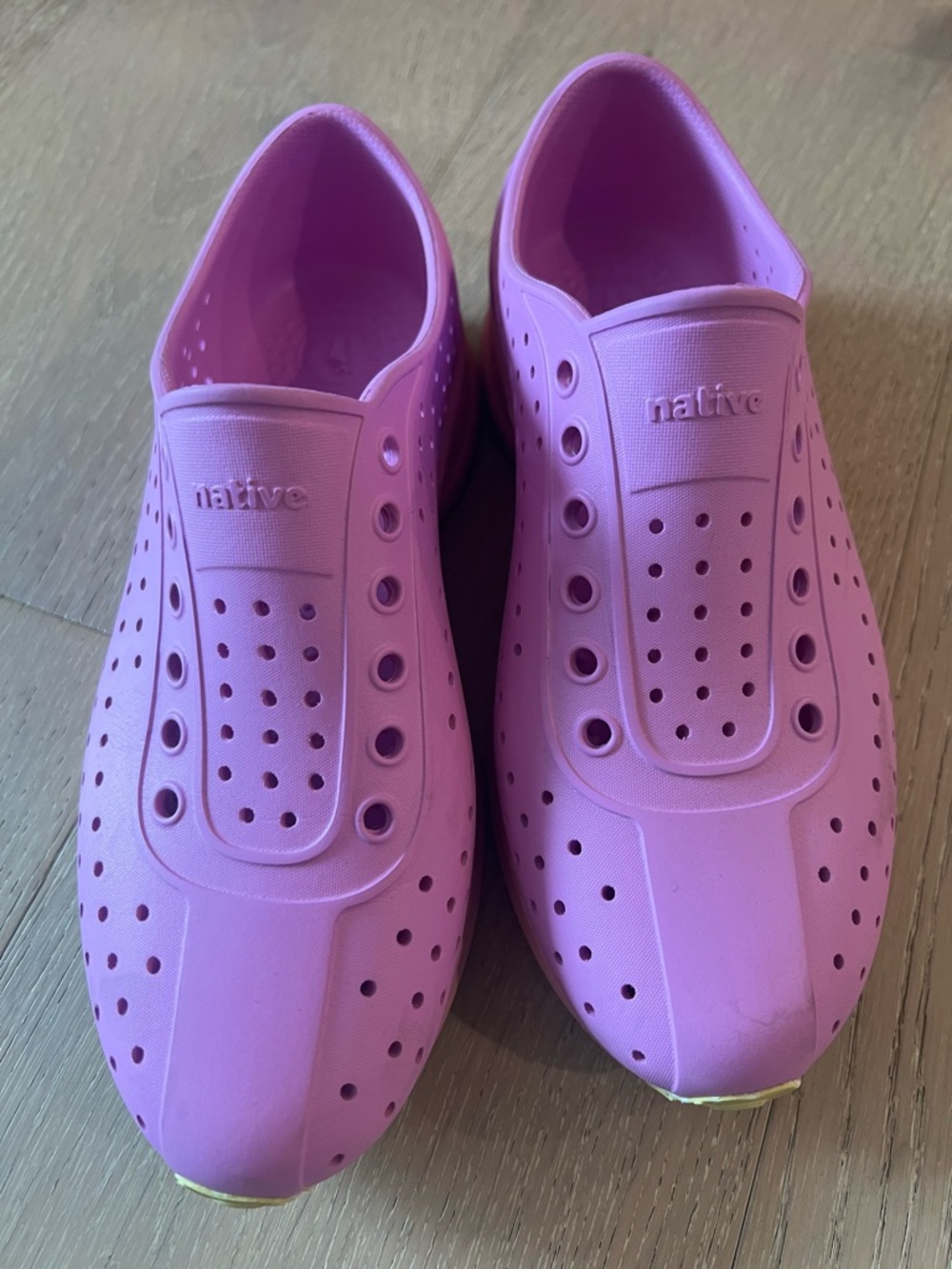 Native Robbie slip on shoes in pink, J6